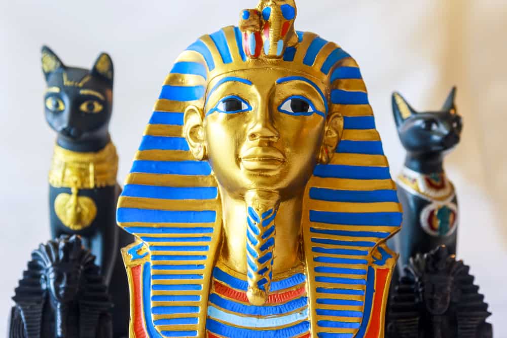 king tut mask with cats