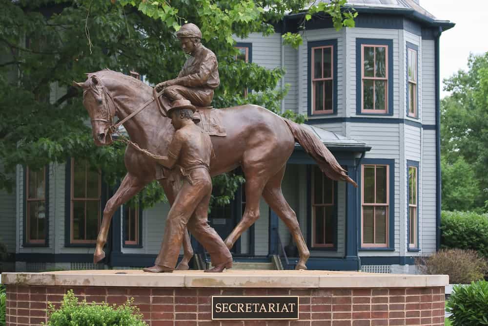 Secretariat horse statue